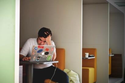 Man working on a laptop at a cafe table